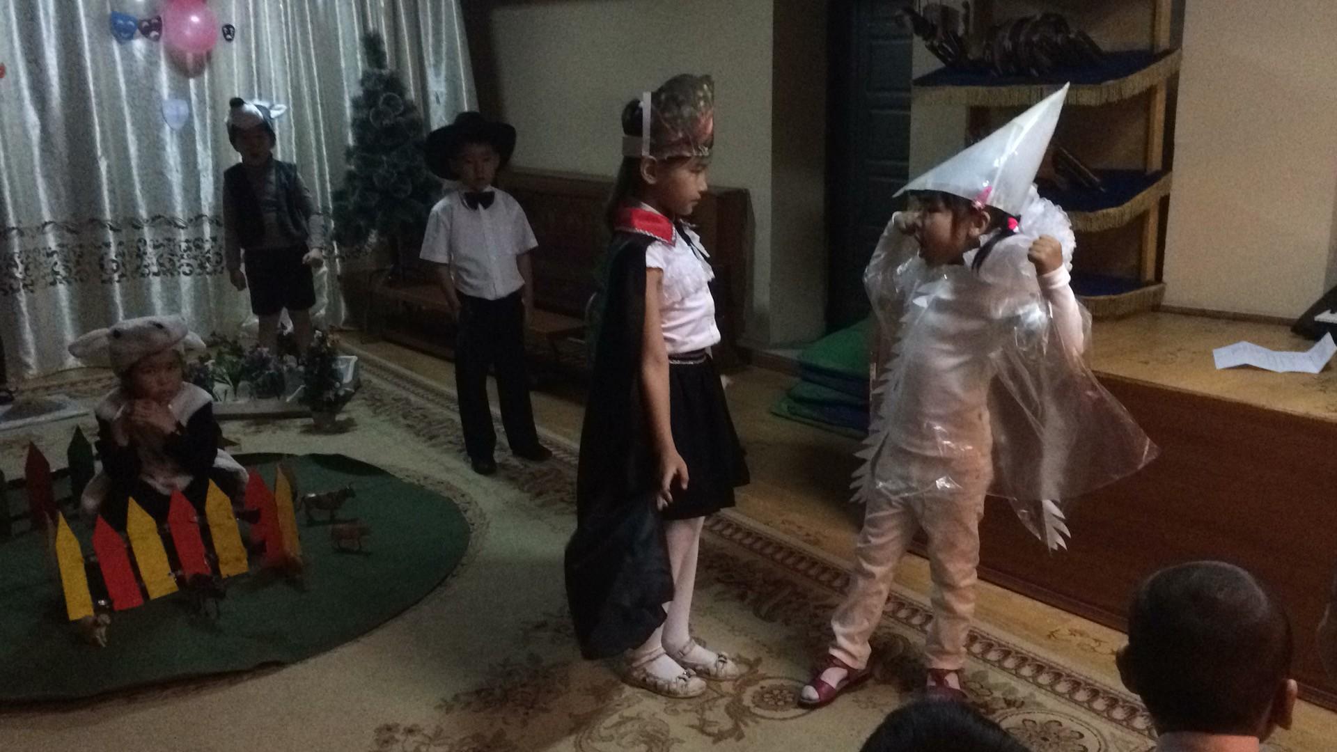 Ересек тобы ашық оқу қызметі "Кім күшті" және "Қызыл телпек"